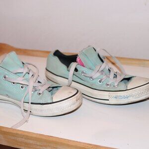 Mint/Teal Low top converse size 9 Second pink tongue